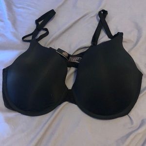 Black t-Shirt lightly lined Demi bra